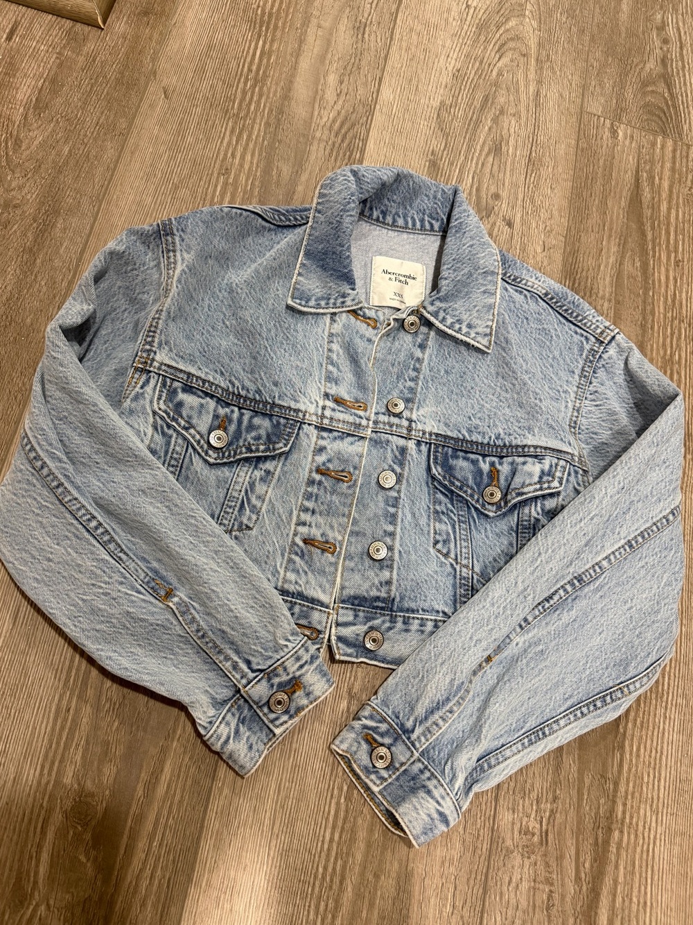 Abercrombie &Fitch Women's Cropped Jean jacket